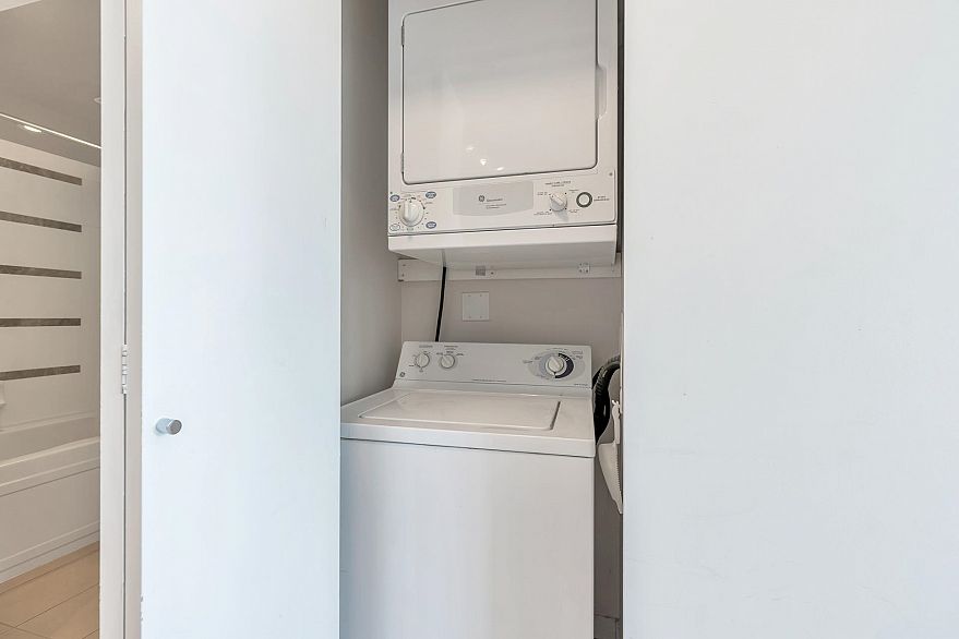 2003 909 Mainland Street