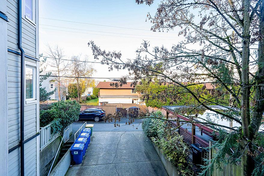 208 633 W 16th Avenue