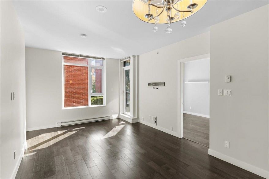 201 2321 Scotia Street