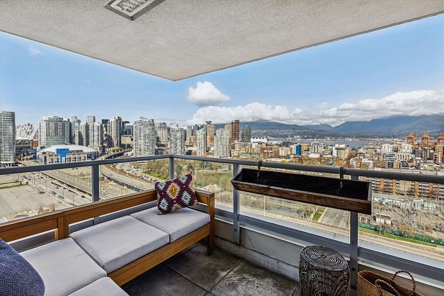 2102 125 Milross Avenue