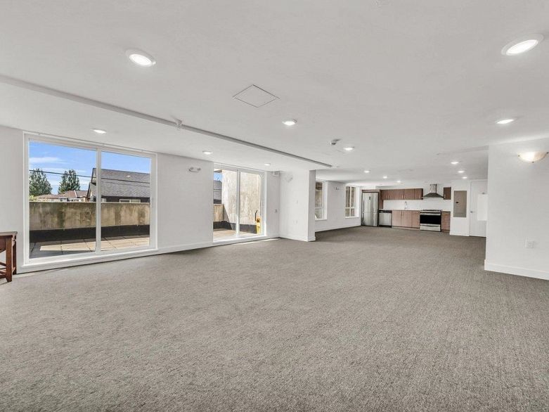 PH5 2889 E 1st Avenue