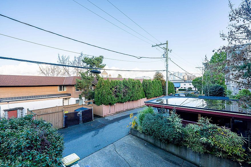 208 633 W 16th Avenue