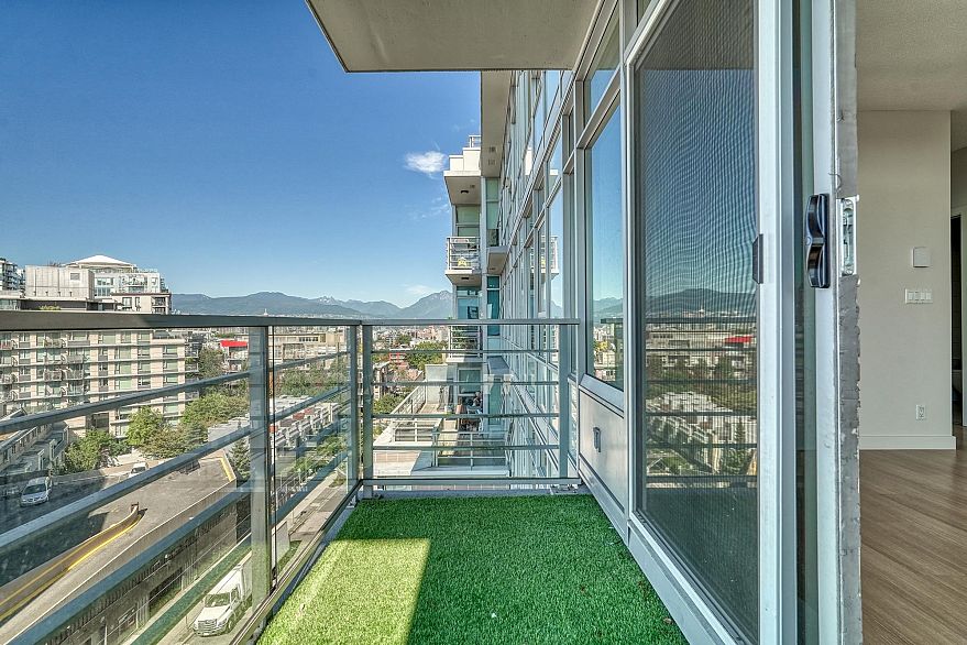 903 2788 Prince Edward Street