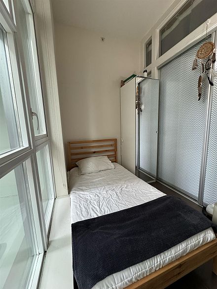 412 1205 Howe Street