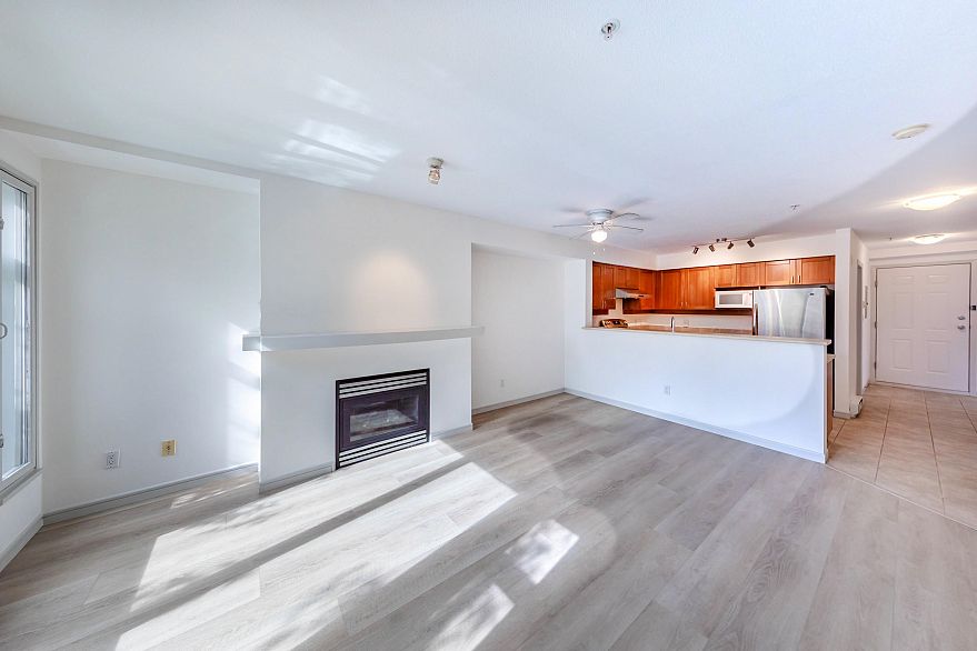 215 3727 W 10th Avenue