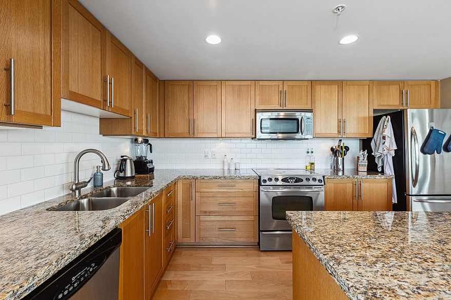 2102 125 Milross Avenue