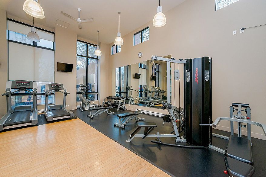 2003 909 Mainland Street