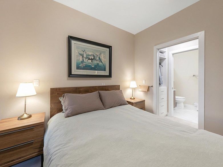 PH5 2889 E 1st Avenue