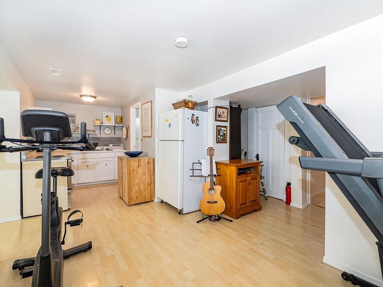 3706 W King Edward Avenue