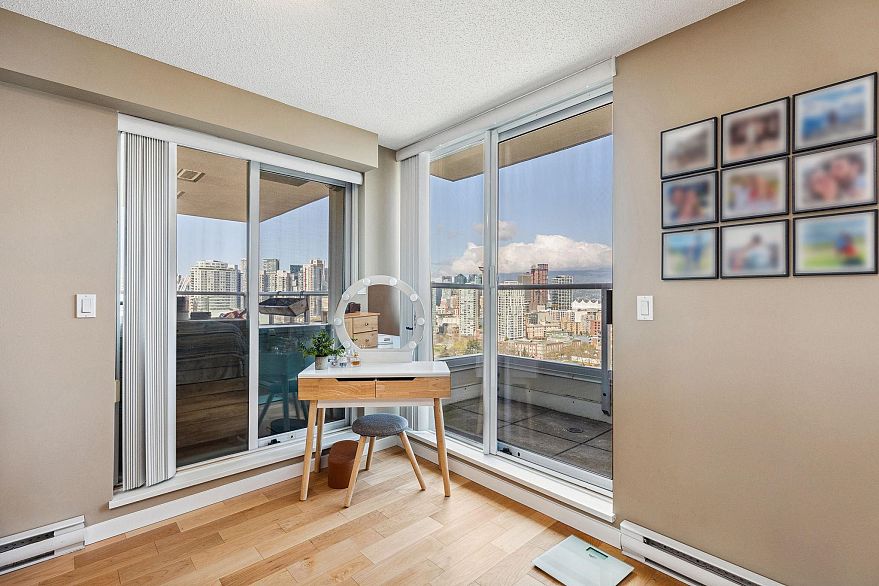 2102 125 Milross Avenue