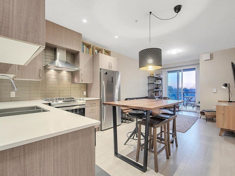 PH5 2889 E 1st Avenue