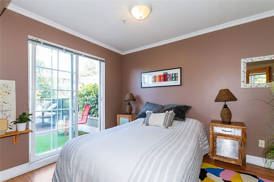 210 1989 Dunbar Street