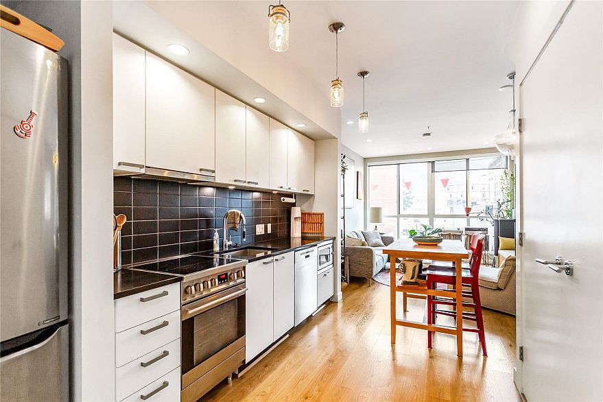 304 557 E Cordova Street