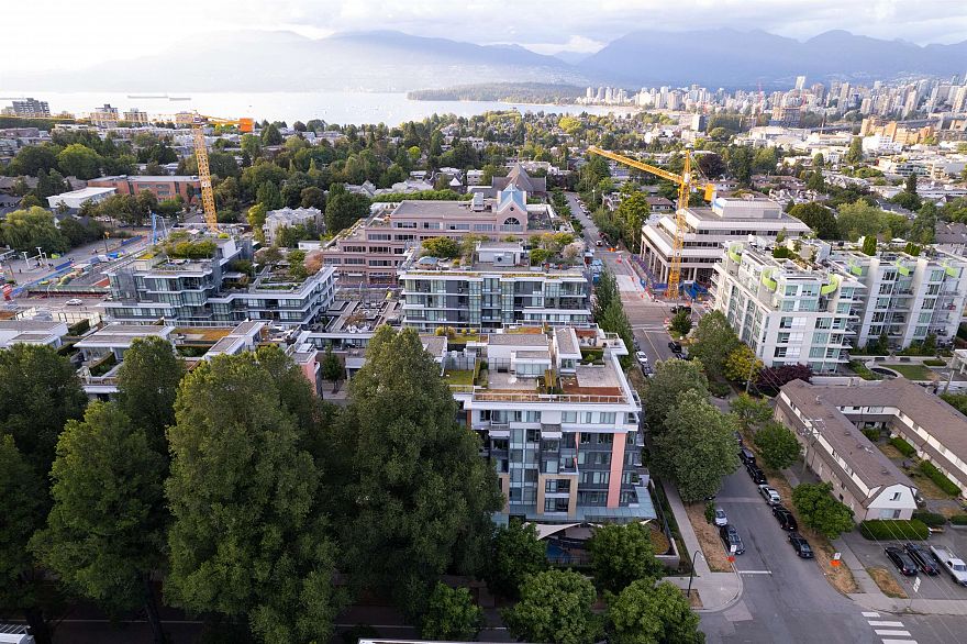 309 2565 Maple Street