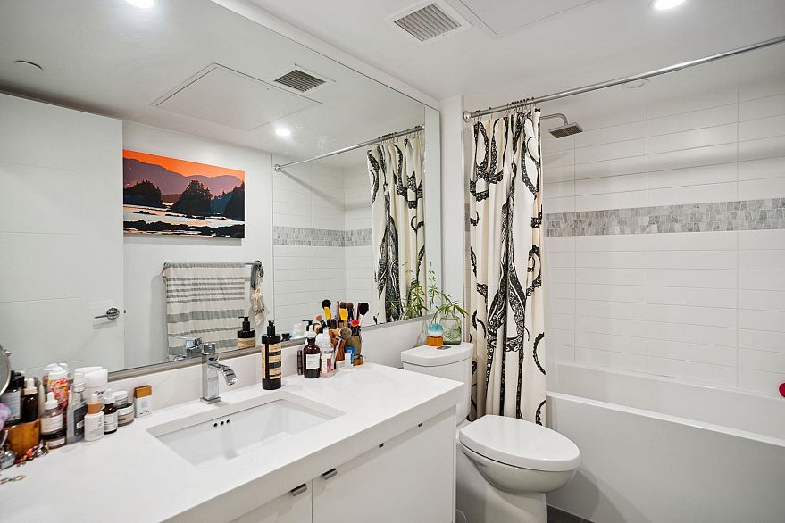 109 321 E 16th Avenue