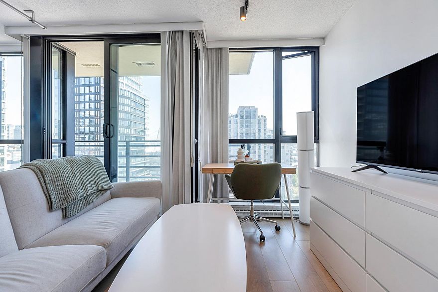 2003 909 Mainland Street