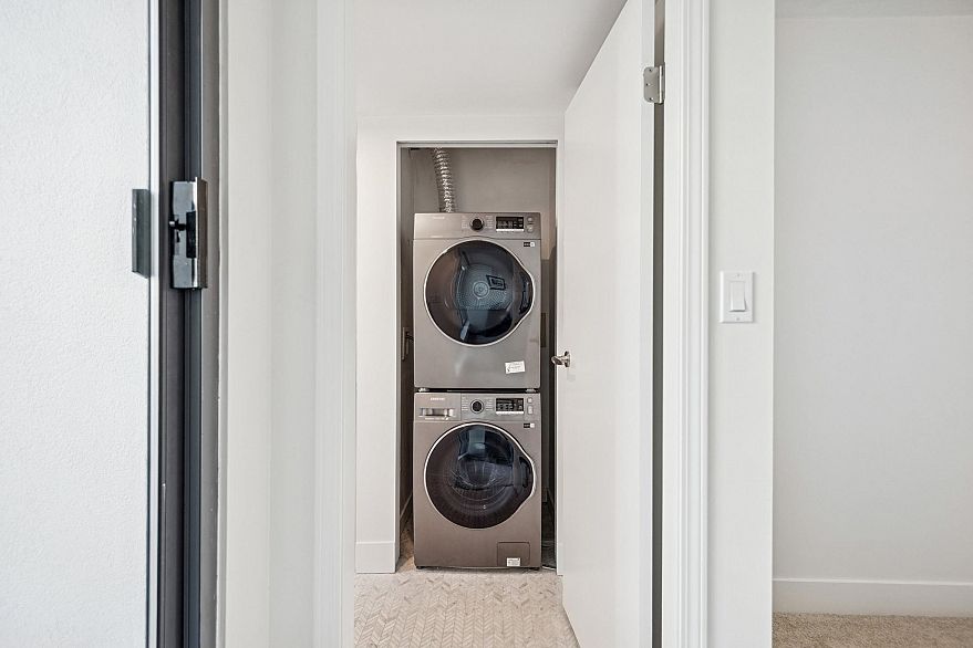 205 1633 W 8th Avenue