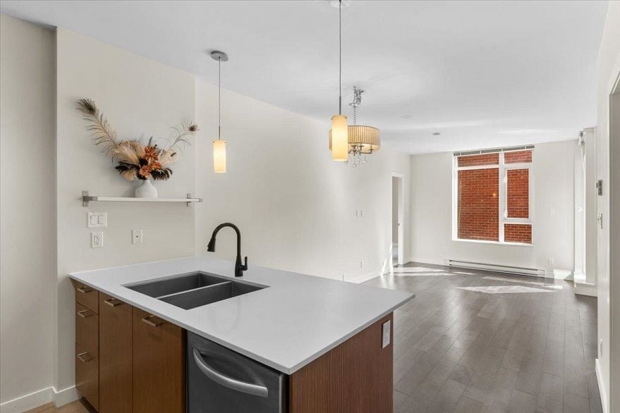 201 2321 Scotia Street