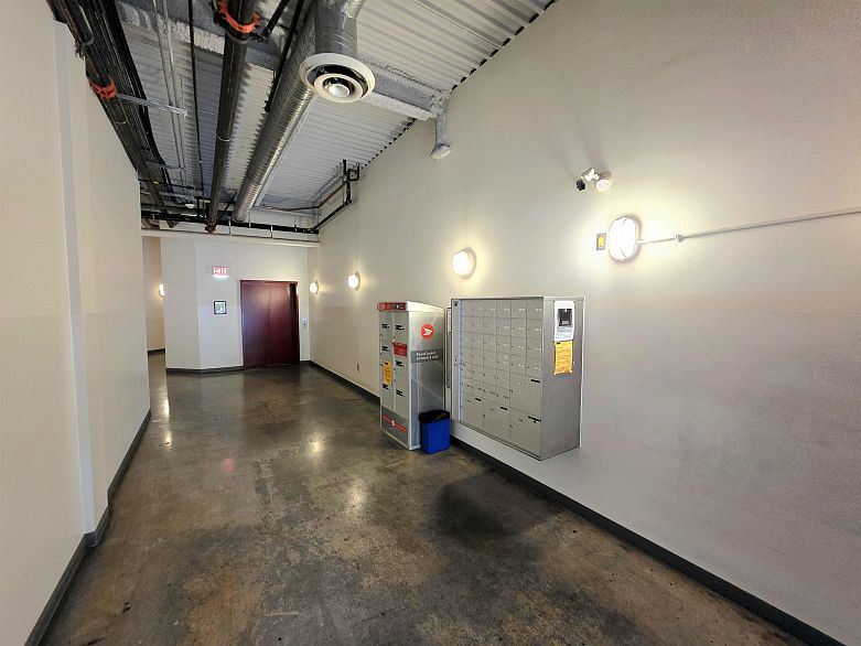 201 272 E 4th Avenue