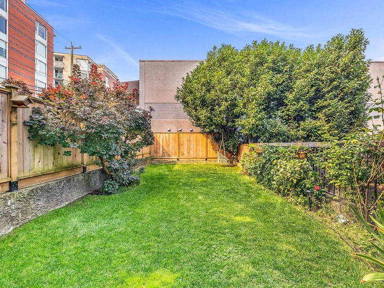 102 334 E 5th Avenue