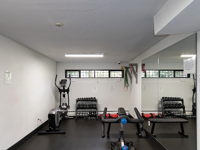 302 1435 Nelson Street