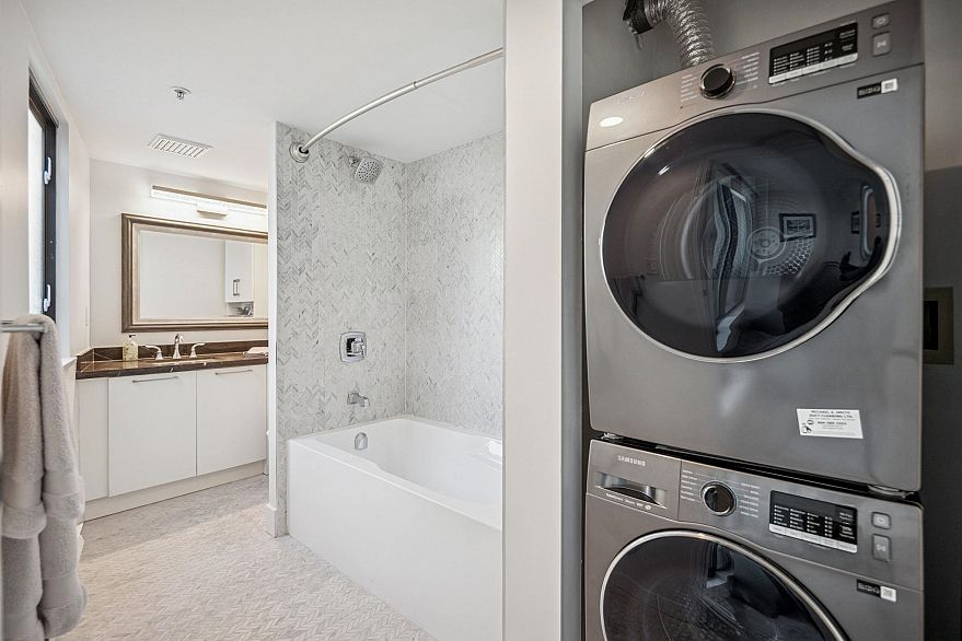 205 1633 W 8th Avenue