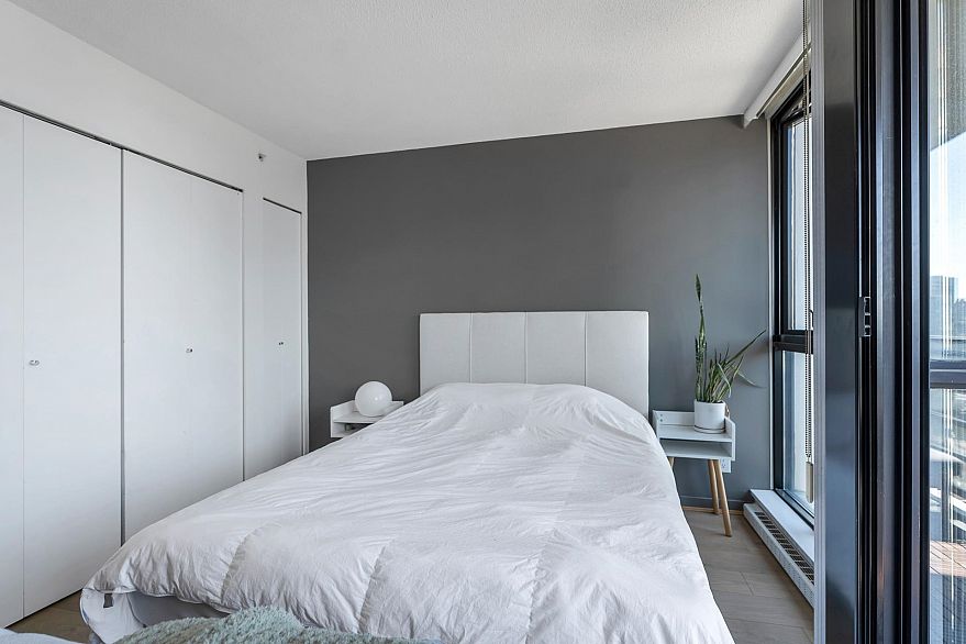 2003 909 Mainland Street