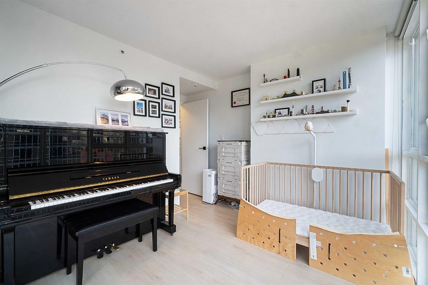 1303 930 Cambie Street