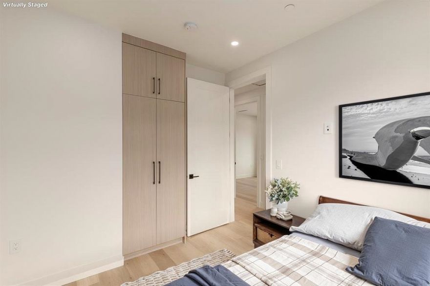 1 2658 Dundas Street