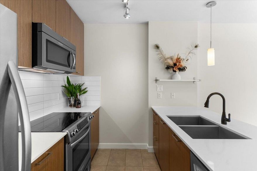 201 2321 Scotia Street