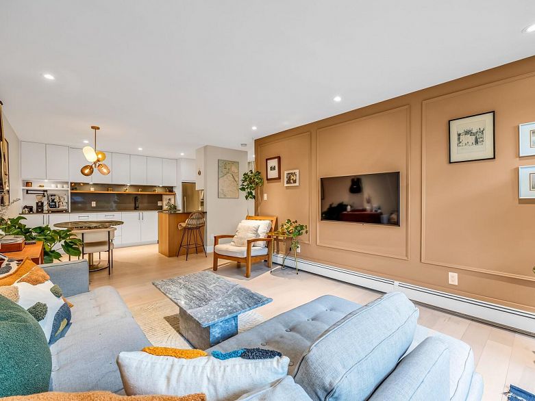 102 334 E 5th Avenue