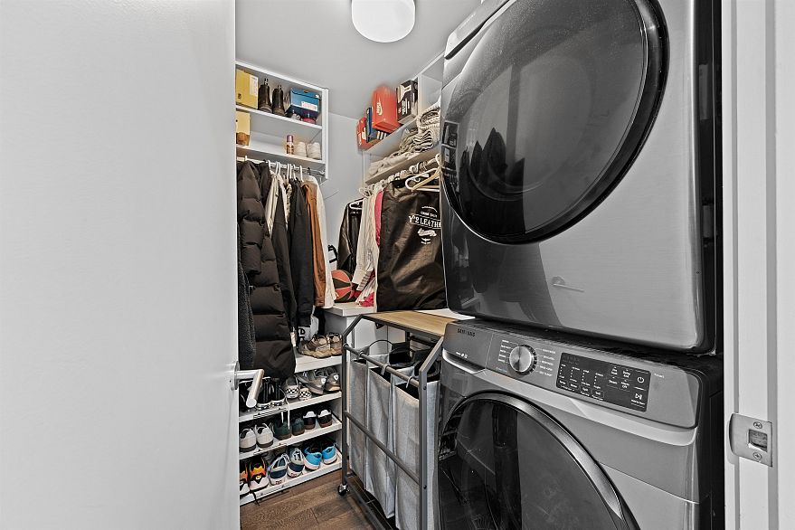 208 3456 Commercial Street