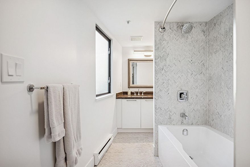 205 1633 W 8th Avenue