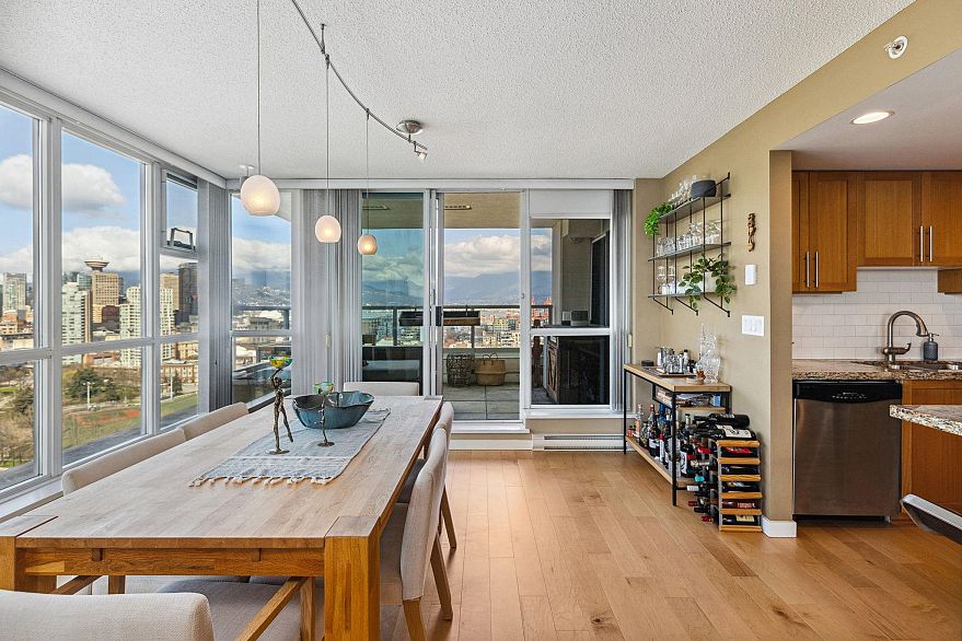 2102 125 Milross Avenue