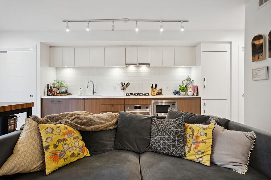 109 321 E 16th Avenue