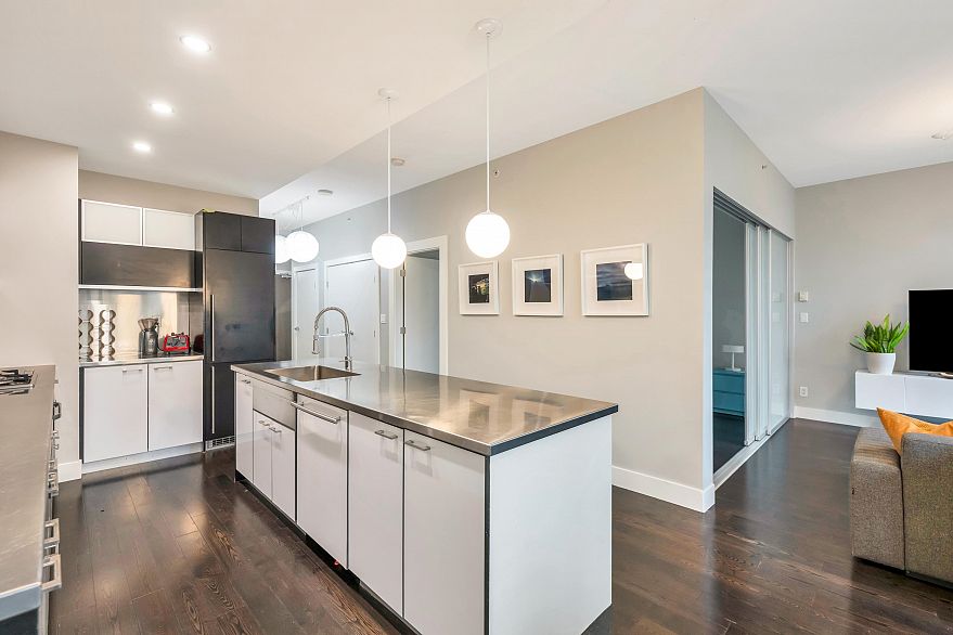 305 535 Smithe Street