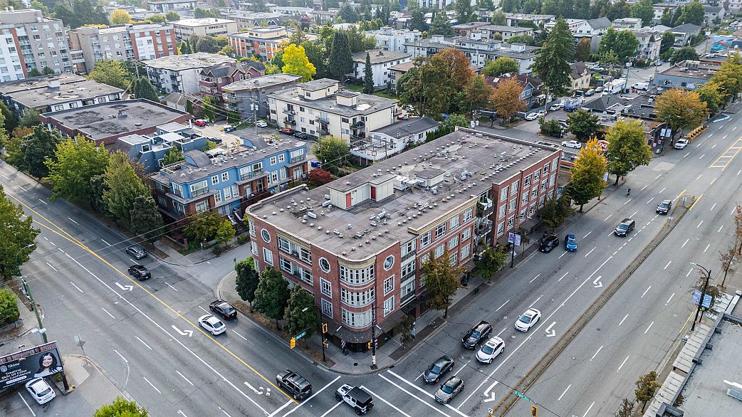 402 2828 Main Street