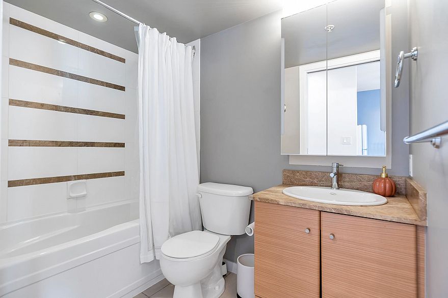 2003 909 Mainland Street