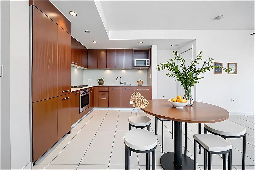 1707 1028 Barclay Street