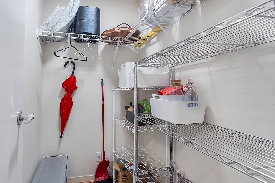 2003 909 Mainland Street