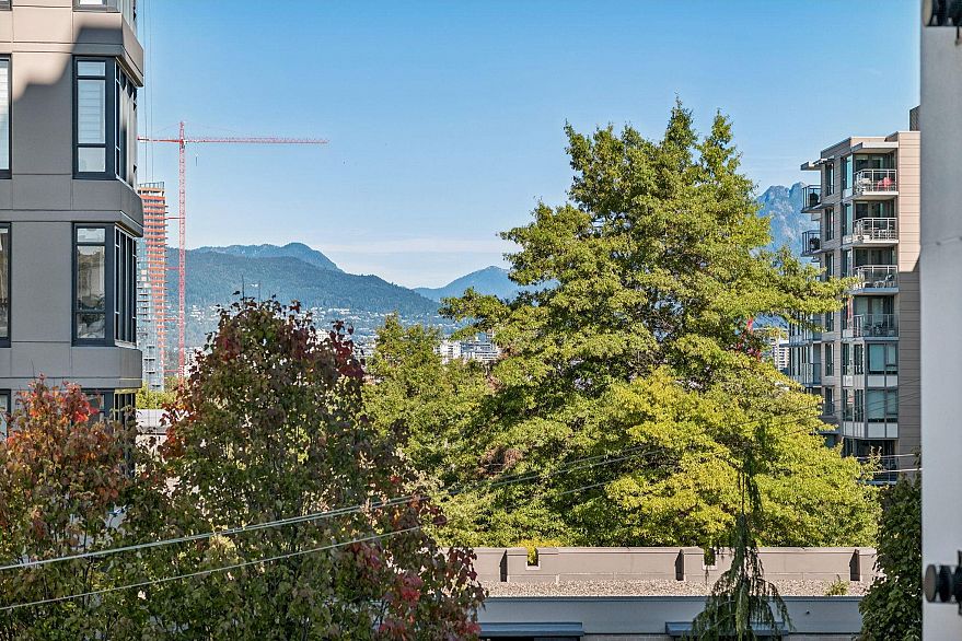 205 1633 W 8th Avenue