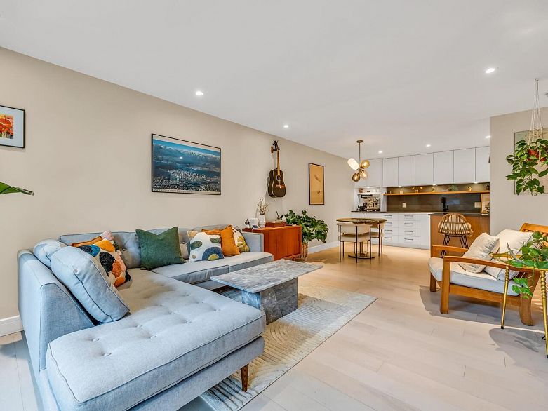 102 334 E 5th Avenue