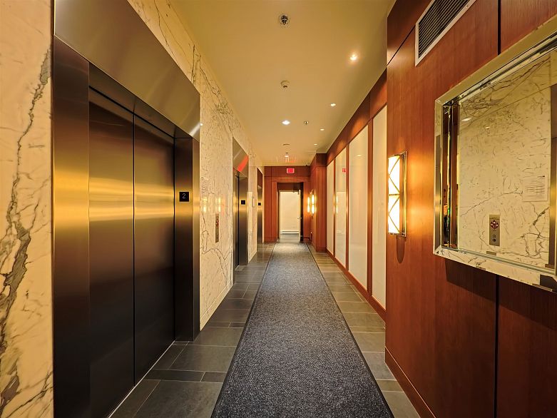 1707 1028 Barclay Street