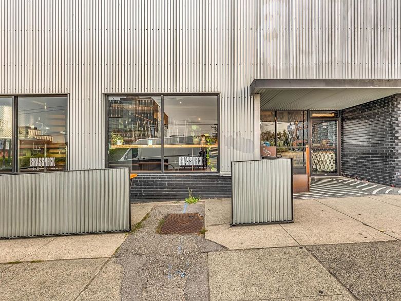 102 334 E 5th Avenue