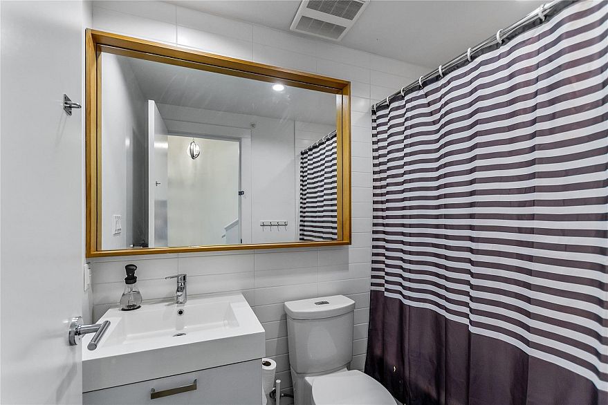 304 557 E Cordova Street