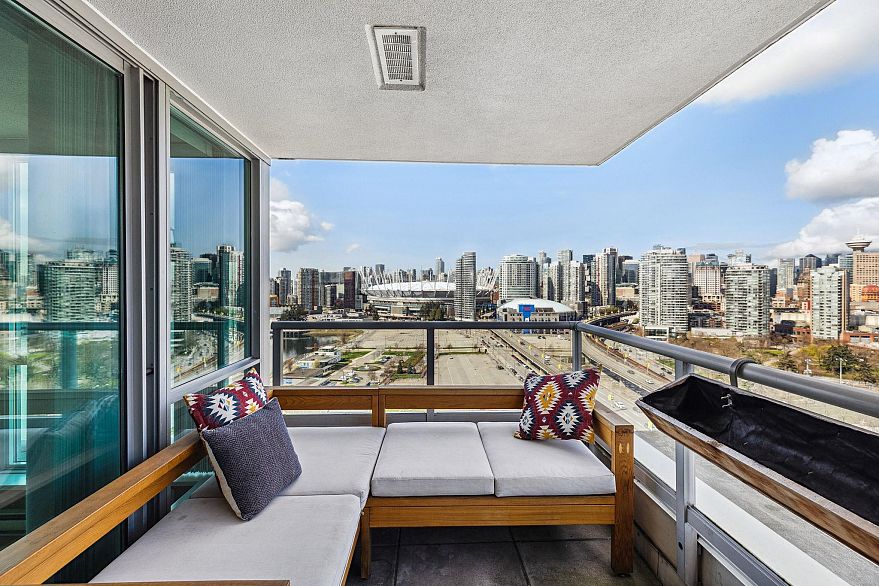 2102 125 Milross Avenue