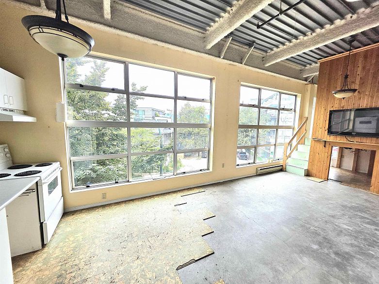 201 272 E 4th Avenue