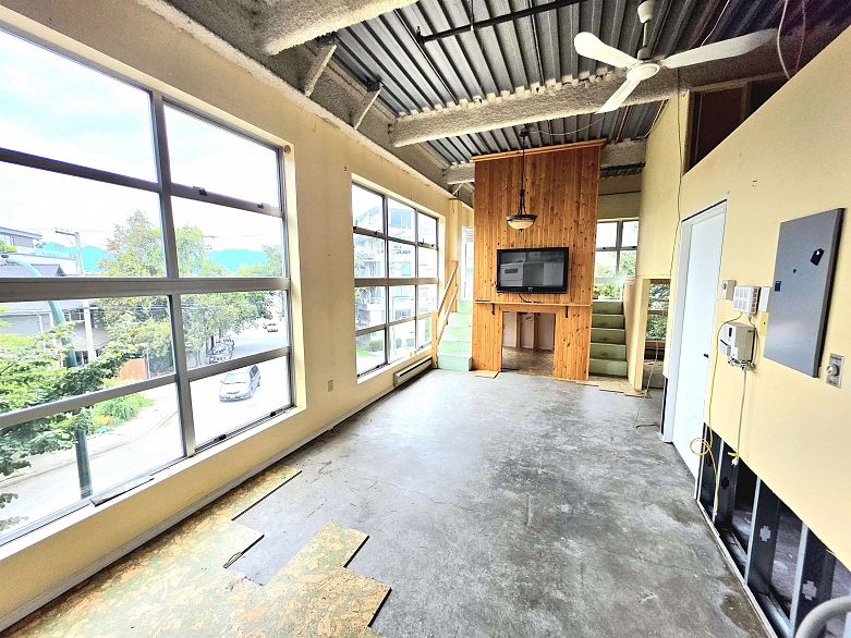 201 272 E 4th Avenue