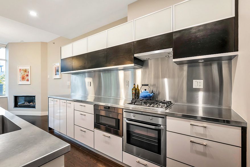 305 535 Smithe Street