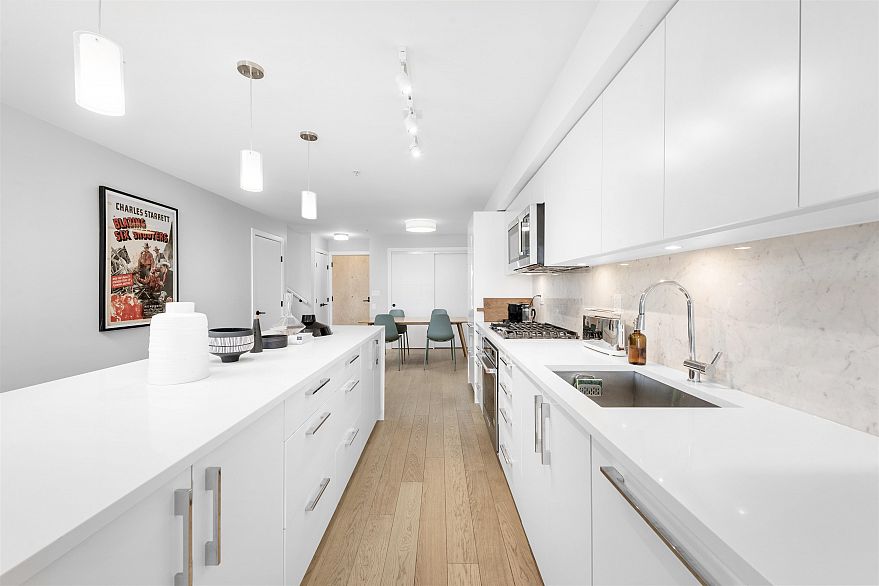 406 2508 Fraser Street